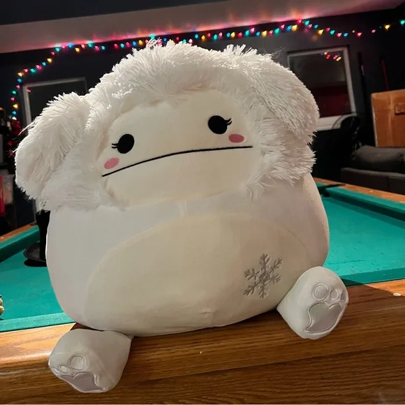 16" EVER bigfoot squishmallow 🤍❄️ - Picture 1 of 4